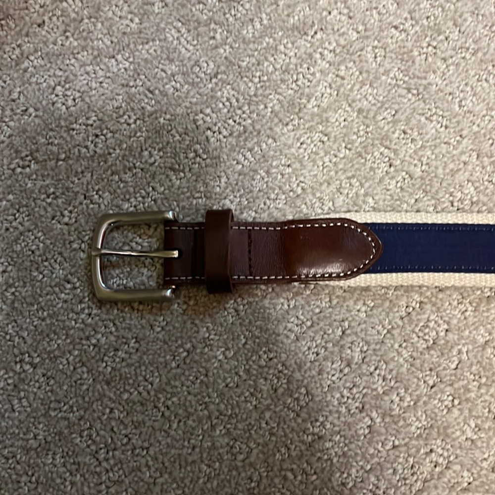 Like new vineyard vine 34 waist belt